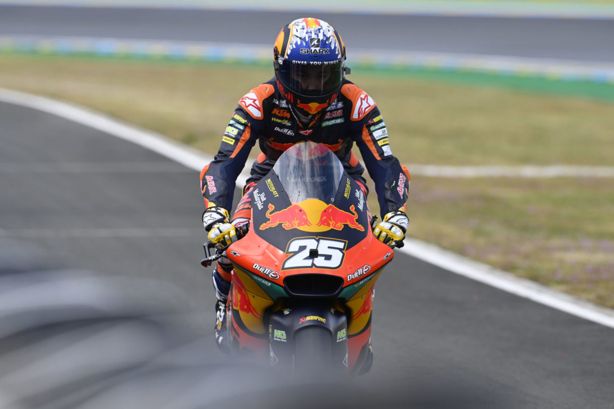 Raúl Fernández logra la pole position del Mundial de Moto2 en Francia