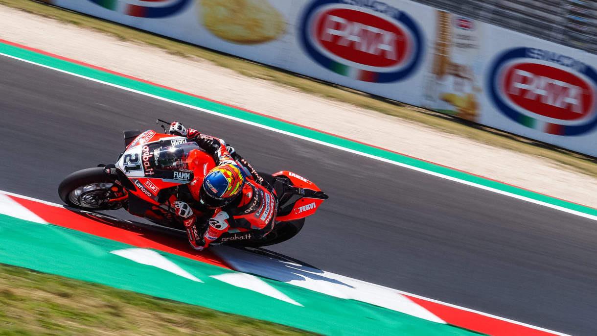 Michael Rinaldi gana la carrera 1 del Mundial de Superbike en Misano, Razgatlioglu 2º y Rea 3º