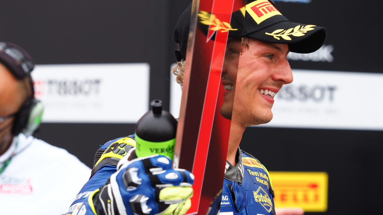 Dominique Aegerter gana la carrera 2 de Supersport en Navarra