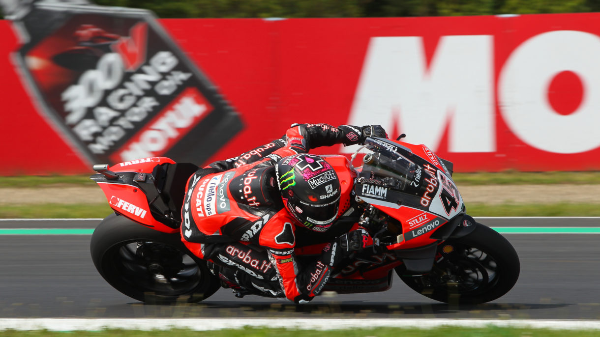 Scott Redding gana la carrera 2 de Superbikes en Most, Razgatlioglu 2º y Rea 3º