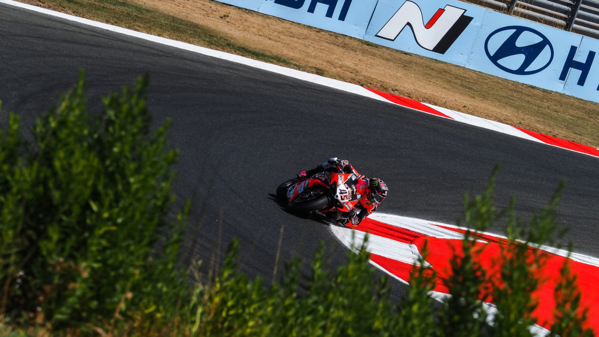 Scott Redding gana la carrera 1 del Mundial de Superbike en Navarra