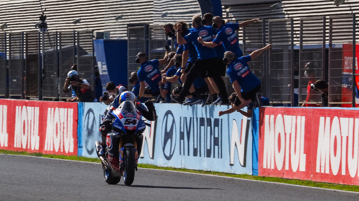 Toprak Razgatlioglu gana la carrera 2 de Superbike en Jerez, Redding 2º y Bautista 3º