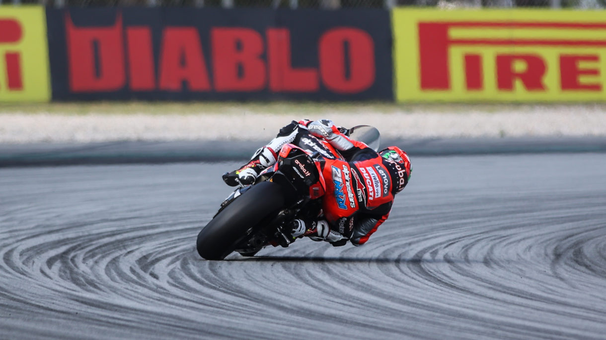 Michael Rinaldi gana la carrera 2 de Superbike en el Circuito de Catalunya