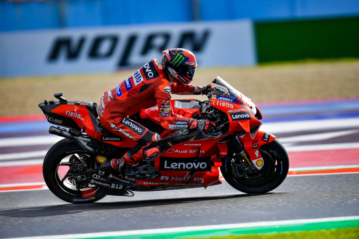 Pecco Bagnaia logra la pole position del Mundial de MotoGP en el Circuito de Misano