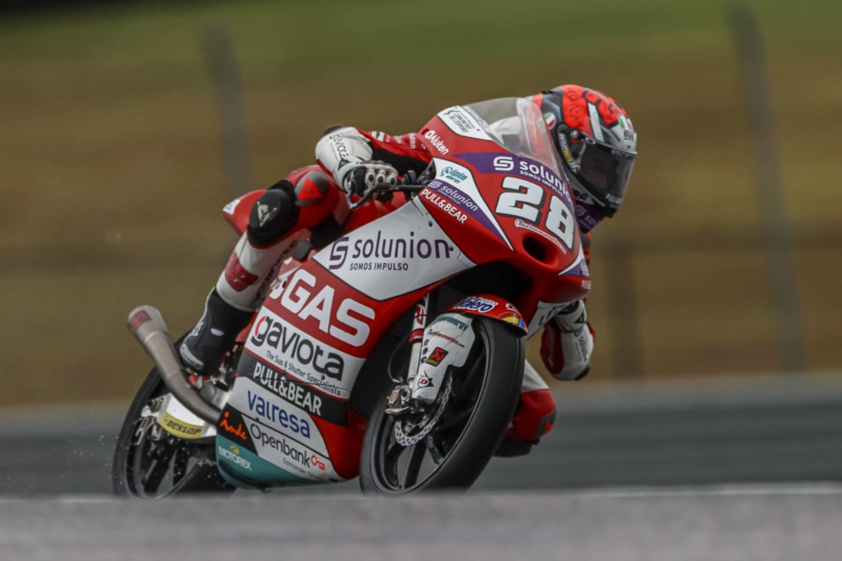 Izán Guevara gana una carrera complicada del Mundial de Moto3 en Austin, marcada por las caídas