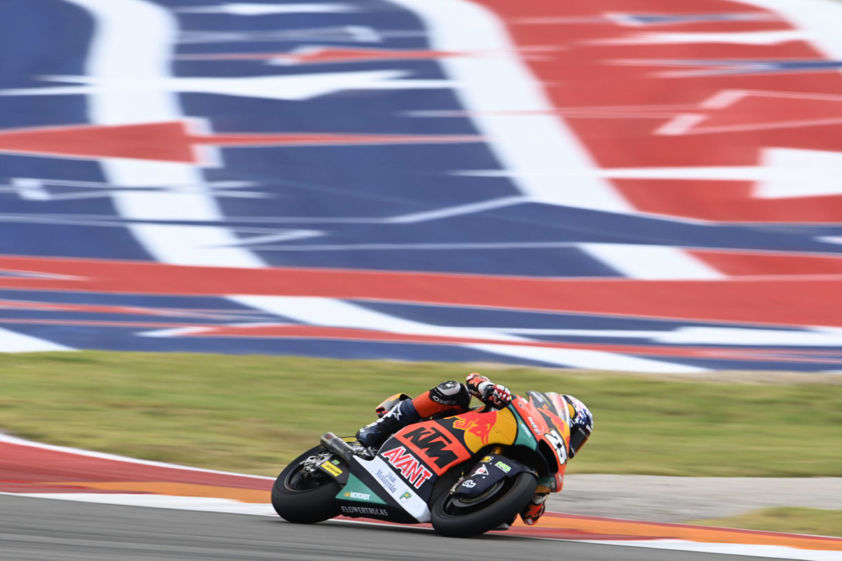 Raúl Fernández domina la carrera del Mundial de Moto2 en Austin, DiGGia 2º y Bezzecchi 3º