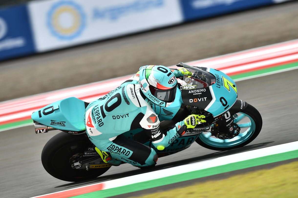 Dennis Foggia gana la carrera de Moto3 en Indonesia, Guevara 2º y Tatay 3º