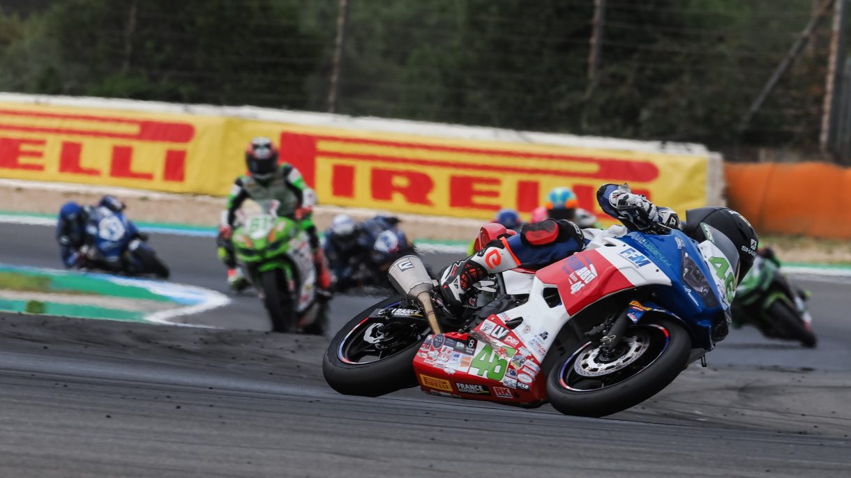 Samuel Di Sora gana la carrera 2 de Supersport 300 en Estoril, Iglesias 2º y Gennai 3º