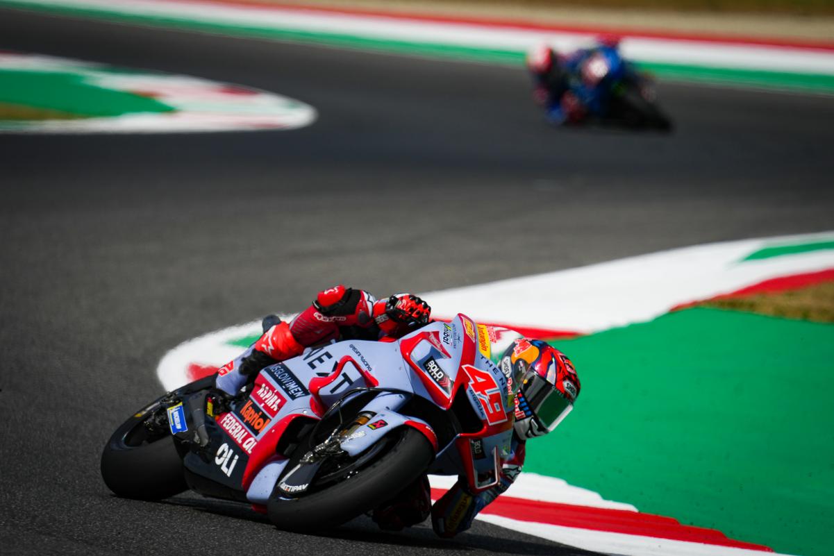 Fabio Di Giannantonio logra la pole position de MotoGP en Mugello, Bezzecchi 2º y Marini 3º