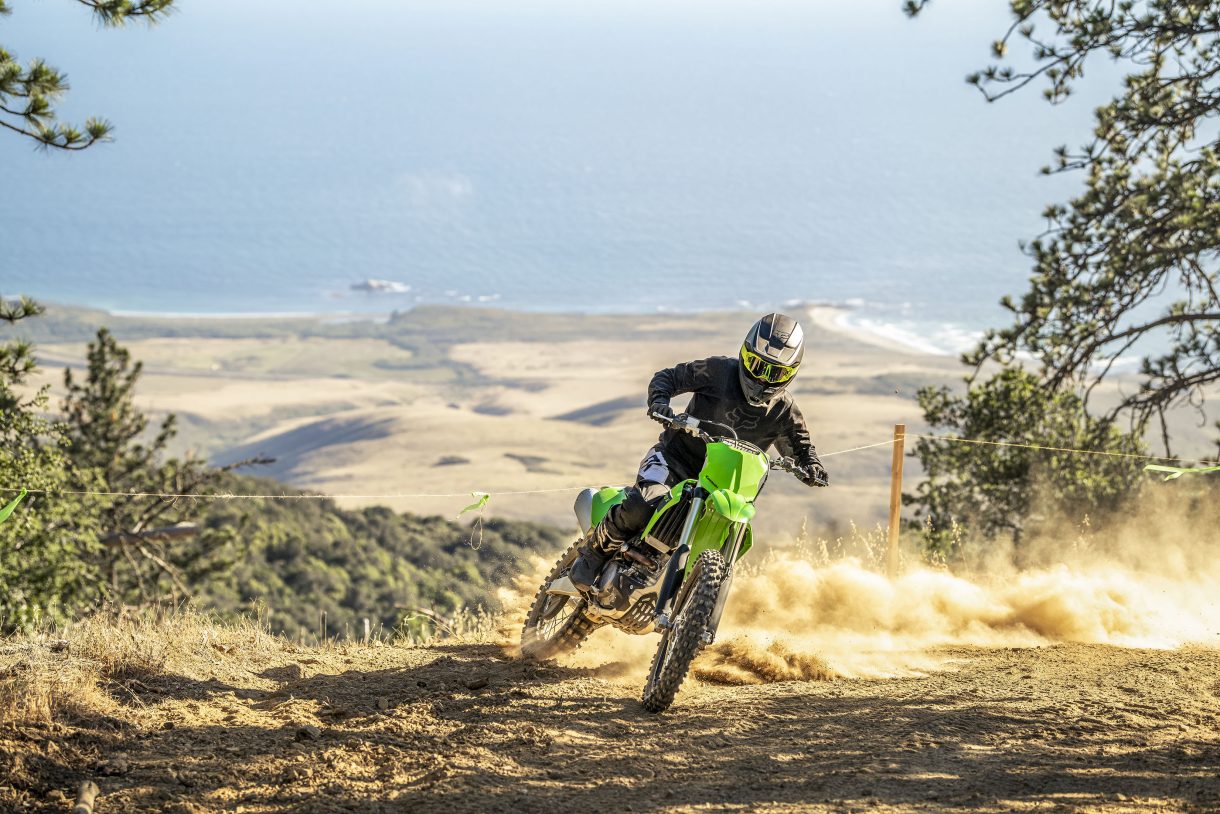 La marca Kawasaki nos presenta sus diseños KX450 y 250X