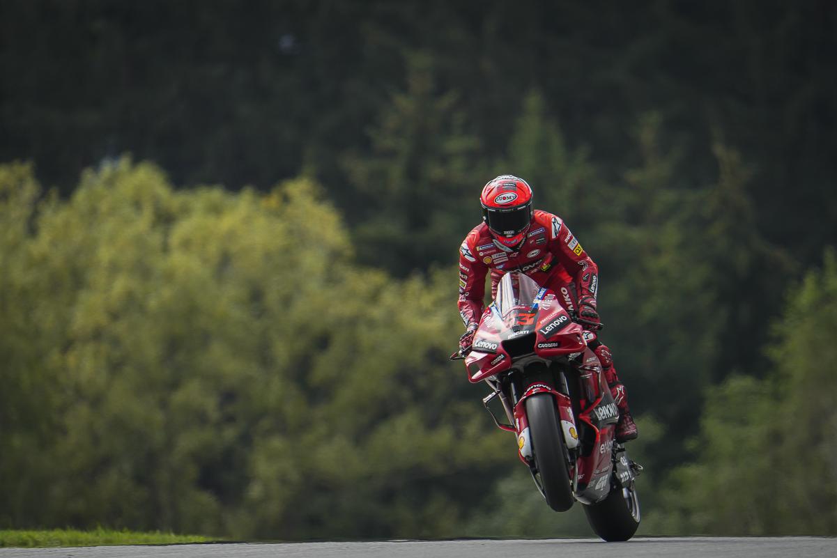 Pecco Bagnaia gana la carrera de MotoGP en Austria, Quartararo 2º y Miller 3º