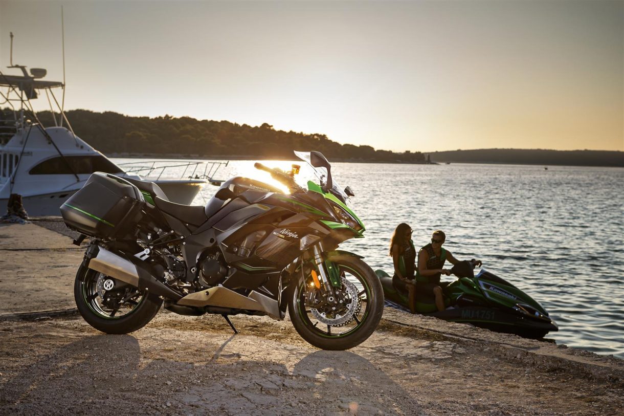 La marca Kawasaki presenta su modelo Ninja 1000SX 2023