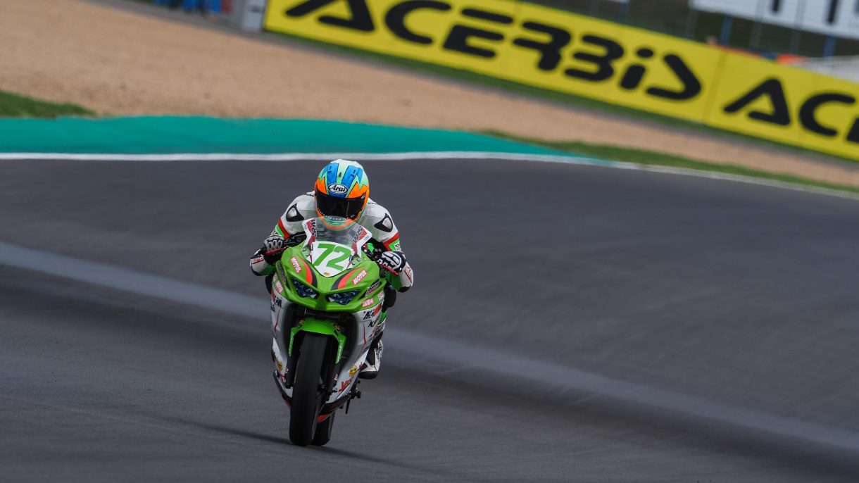 Victor Steeman gana la carrera 2 de Supersport300 en Magny-Cours, Díaz 2º y 3º Geiger