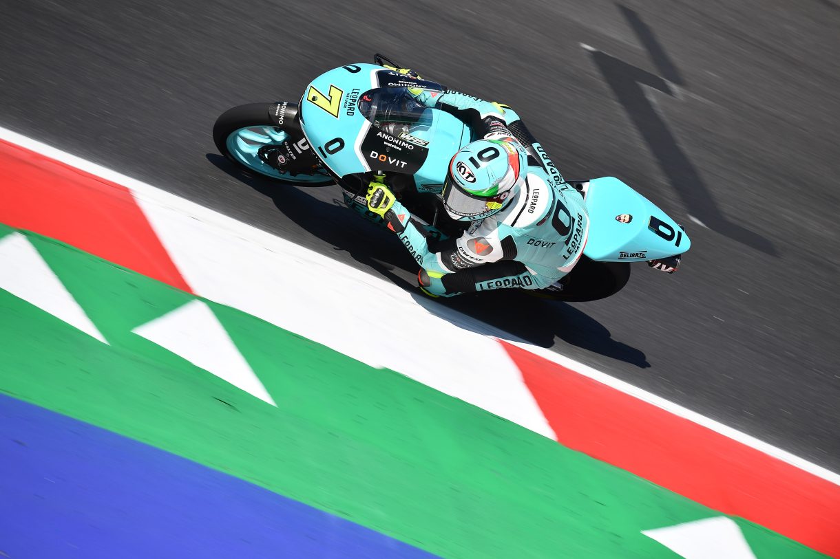 Dennis Foggia gana la carrera de Moto3 en Misano, Masia 2º y Guevara 3º