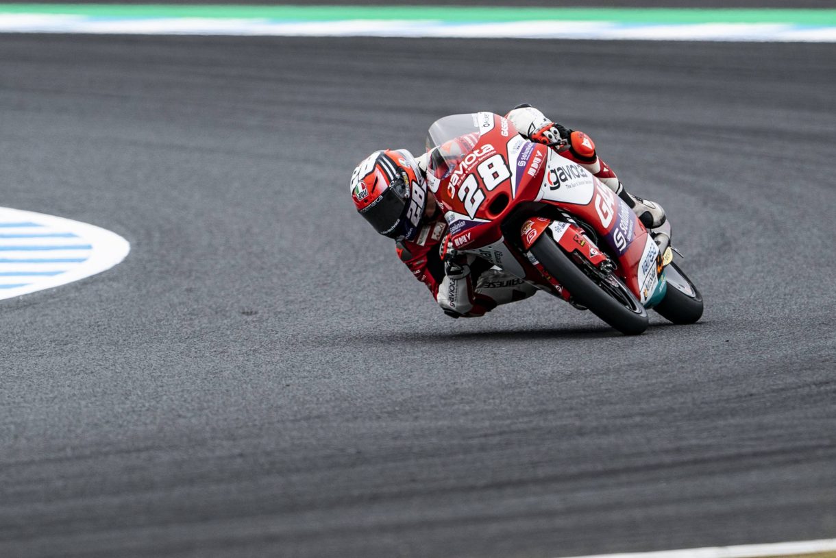 Izán Guevara gana la carrera del Mundial de Moto3 en Japón, Foggia 2º y Sasaki 3º