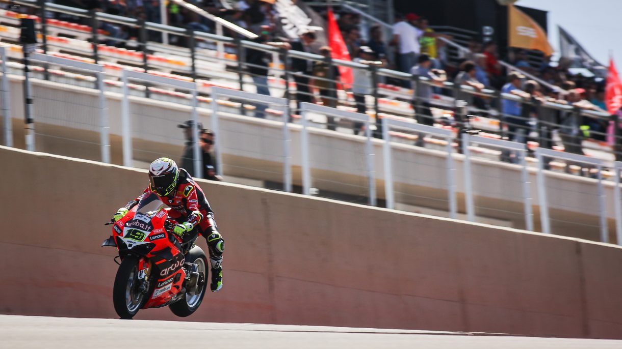 Álvaro Bautista gana la carrera 1 del Mundial de Superbike en Argentina, Rea 2º y Bassani 3º