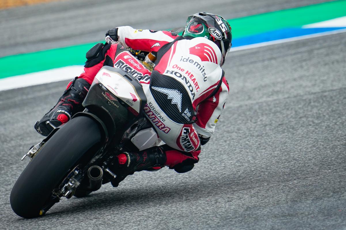 Somkiat Chantra logra la pole position de Moto2 en Tailandia, Arbolino 2º y Ogura 3º