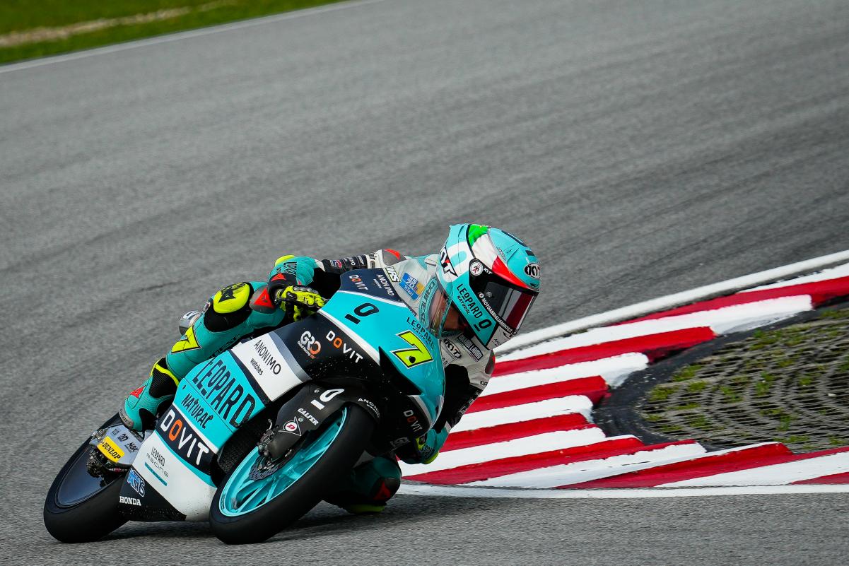 Ai Ogura y Dennis Foggia marcan las poles de Moto2 y Moto3 en Sepang, Malasia