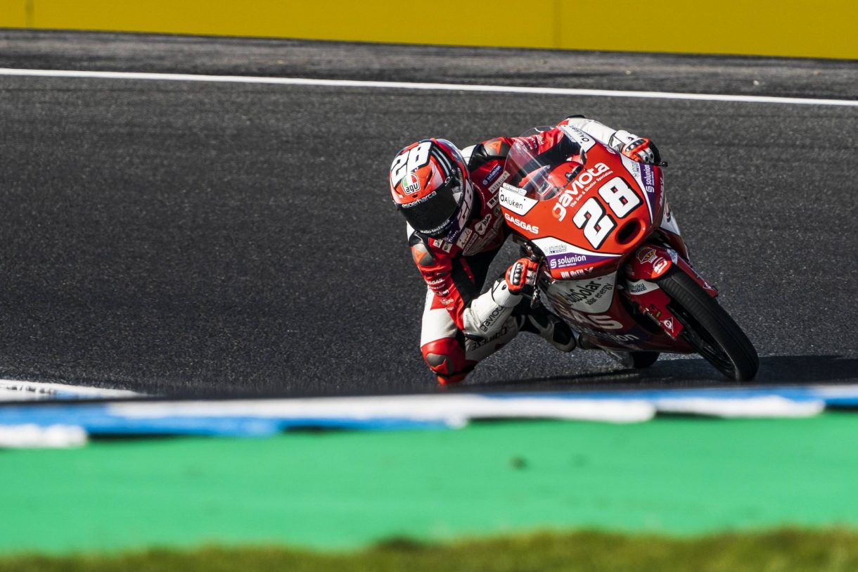 Izán Guevara gana la carrera de Moto3 en Australia y se proclama Campeón del Mundo 2022