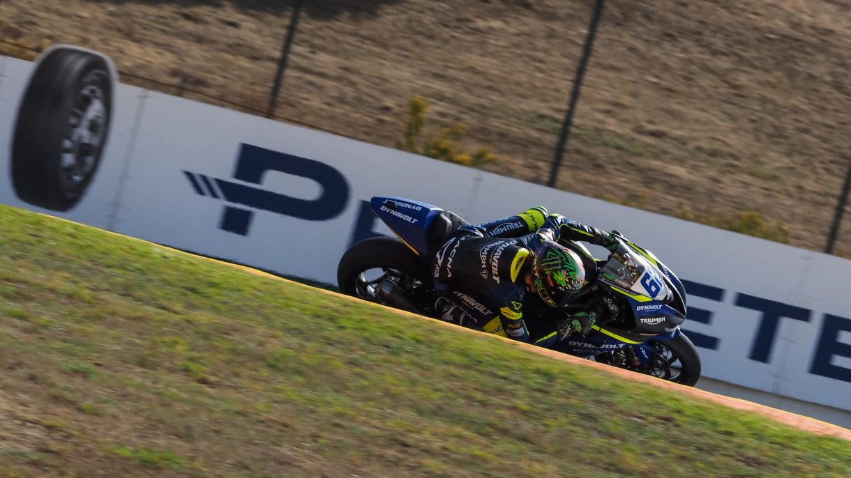 Stefano Manzi gana la carrera 1 de Supersport en Portimao, Baldassarri 2º y Caricasulo 3º