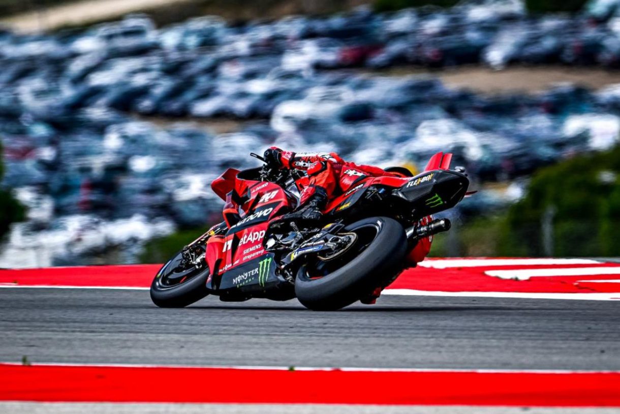 Pecco Bagnaia gana la carrera al sprint de MotoGP en Portimao, Martín 2º y Marc Márquez 3º