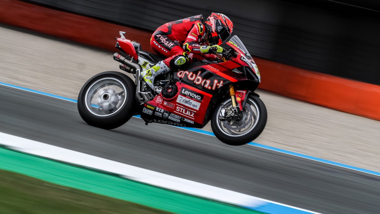 Álvaro Bautista consigue la superpole del Mundial de Superbike en Assen