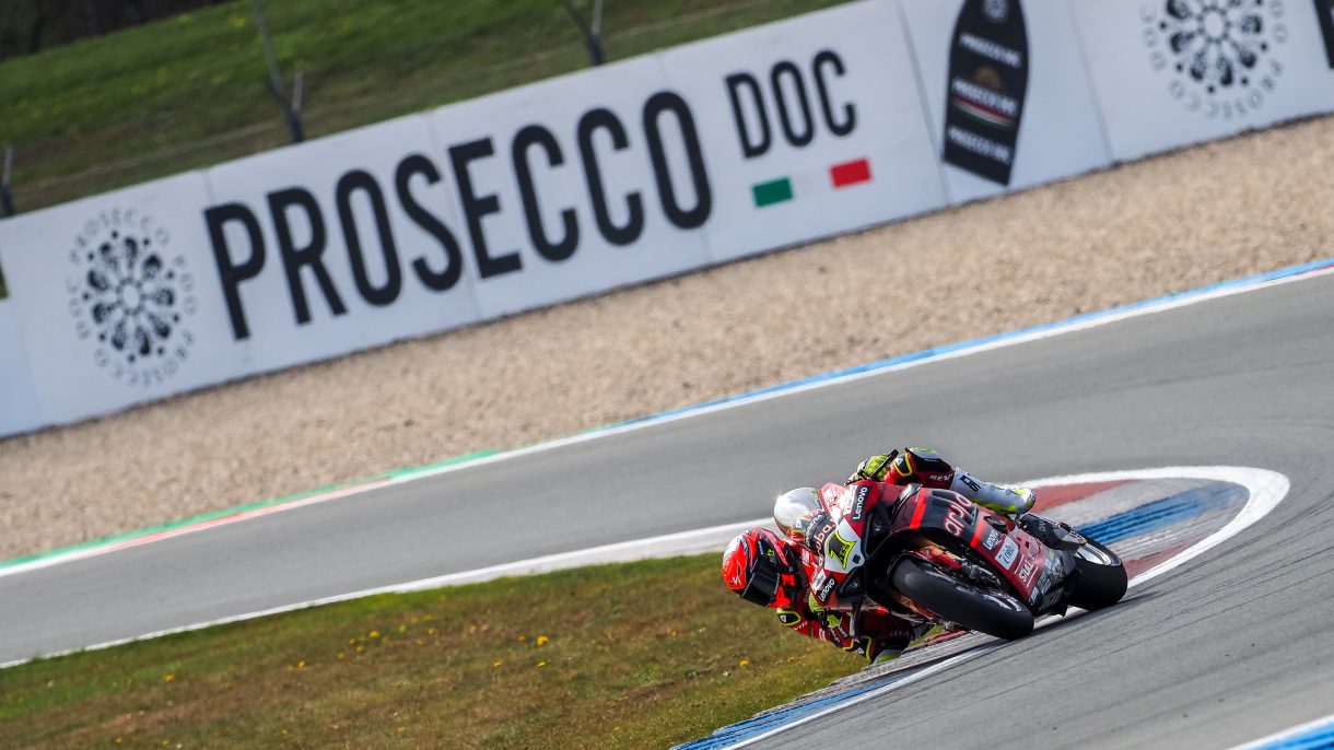 Álvaro Bautista gana la carrera al sprint del Mundial de Superbike en Assen