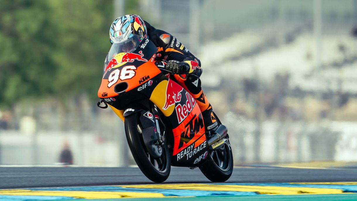 Dani Holgado gana la carrera del Mundial de Moto3 en Le Mans, Sasaki 2º y Masia 3º