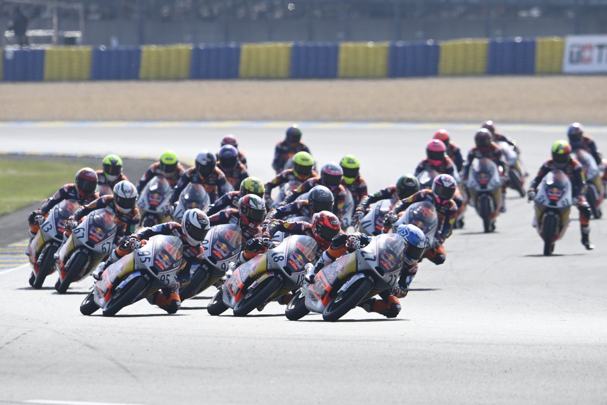 Ángel Piqueras marca doblete en la cita de la Red Bull Rookies Cup 2023 en Le Mans