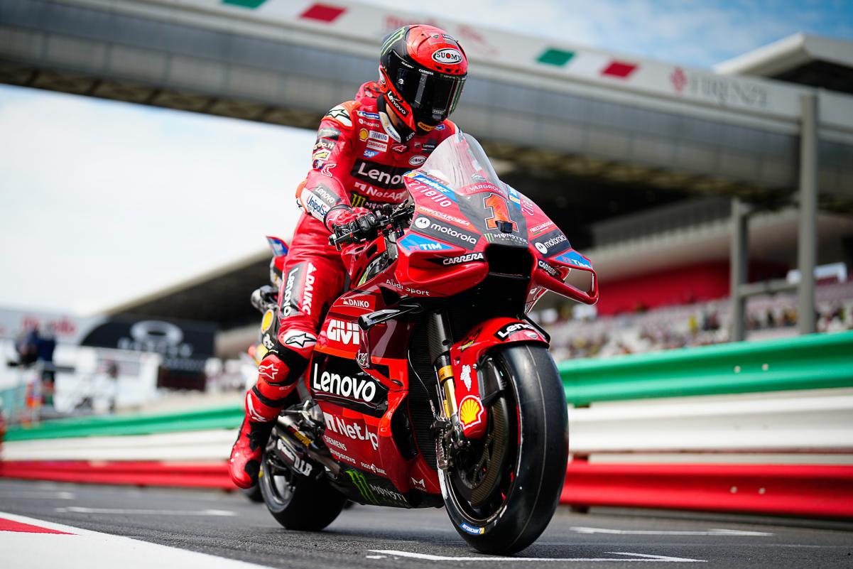 Pecco Bagnaia marca la pole position del Mundial de MotoGP en Mugello