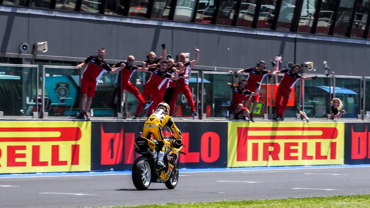 Álvaro Bautista gana la superpole race del Mundial SBK en Misano, Toprak 2º y Rinaldi 3º