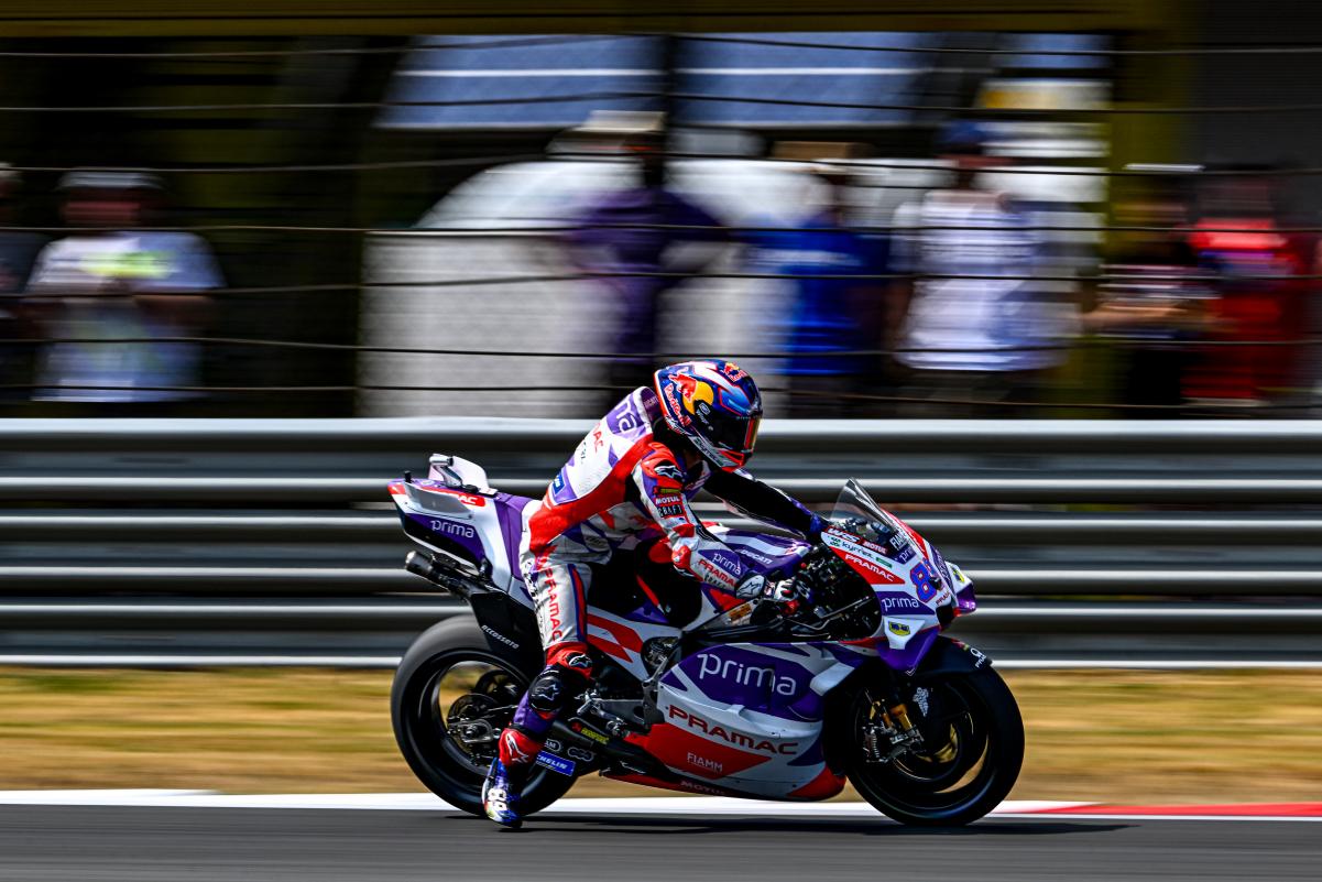 Jorge Martín gana la carrera lluviosa del Mundial de MotoGP en Japón, Bagnaia 2º y Marc Márquez 3º