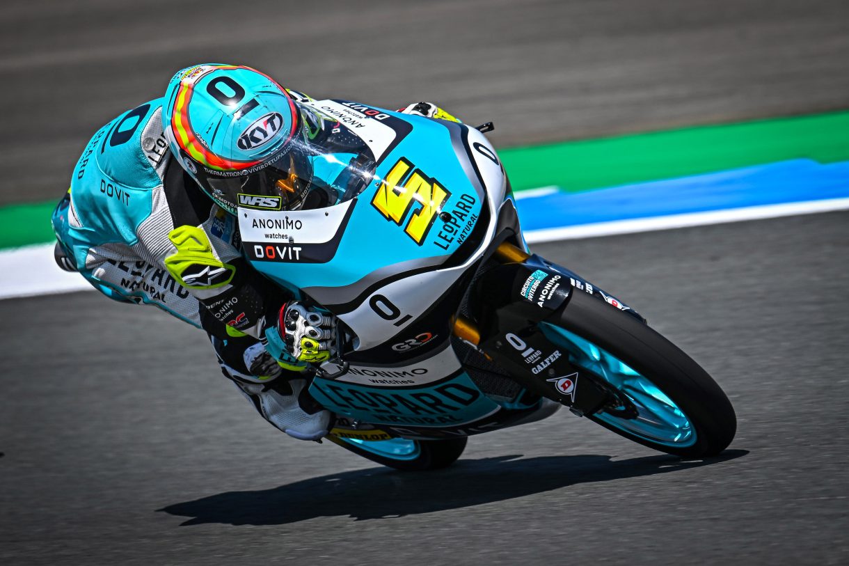 Jaume Masià gana la carrera del Mundial de Moto3 en Assen, Sasaki 2º y Oncu 3º