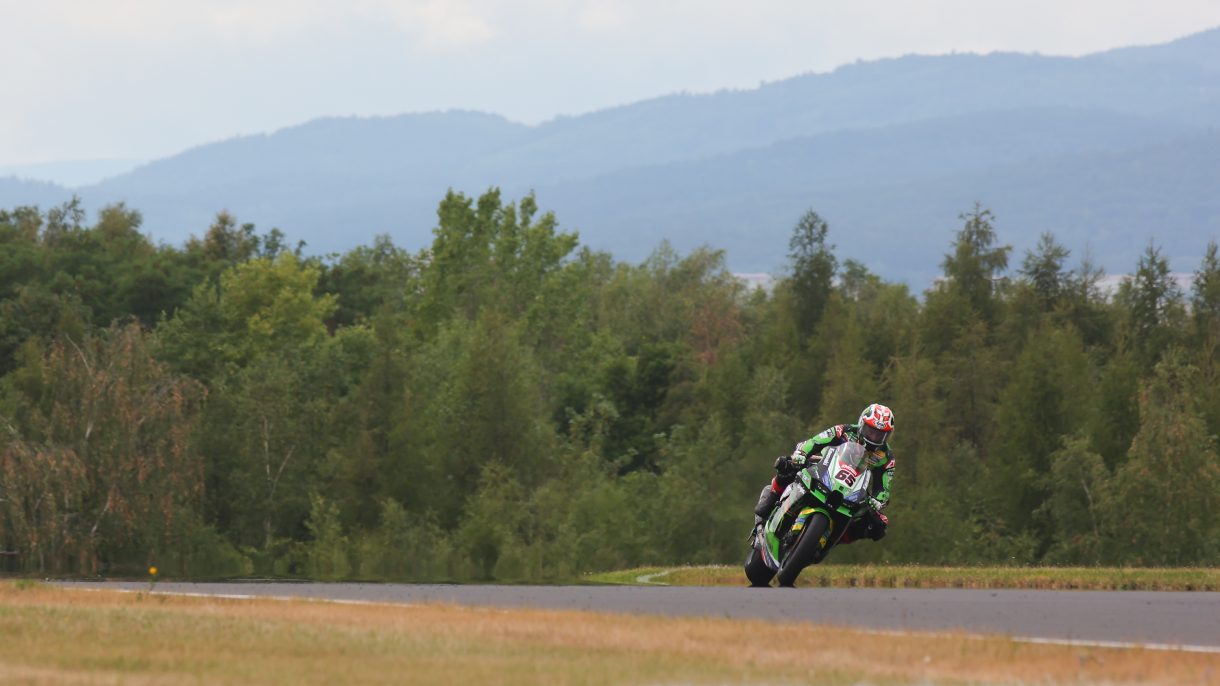 Jonathan Rea gana la carrera 1 del Mundial de Superbike en el Circuito de Most