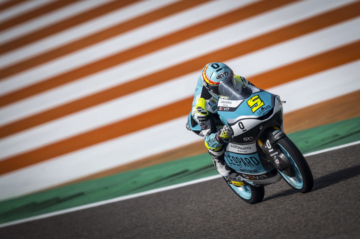 Jaume Masià gana la carrera del Mundial de Moto3 en India, Toba 2º y Sasaki 3º