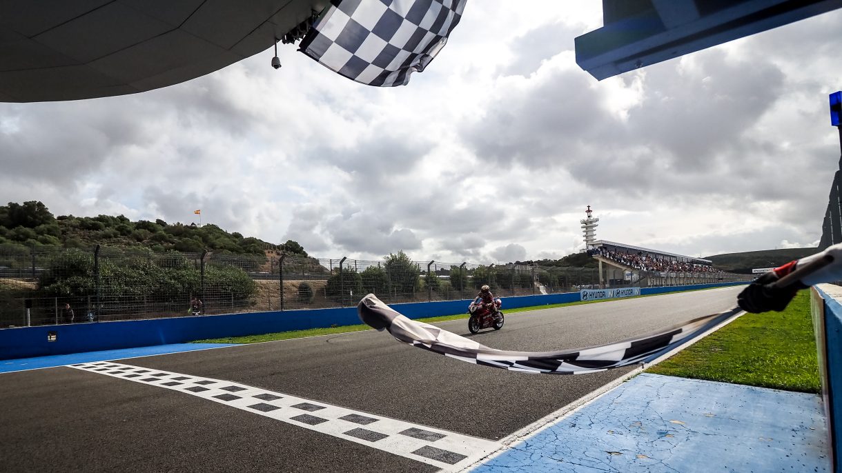 Álvaro Bautista gana la carrera 2 del Mundial de Superbike en el Circuito de Jerez