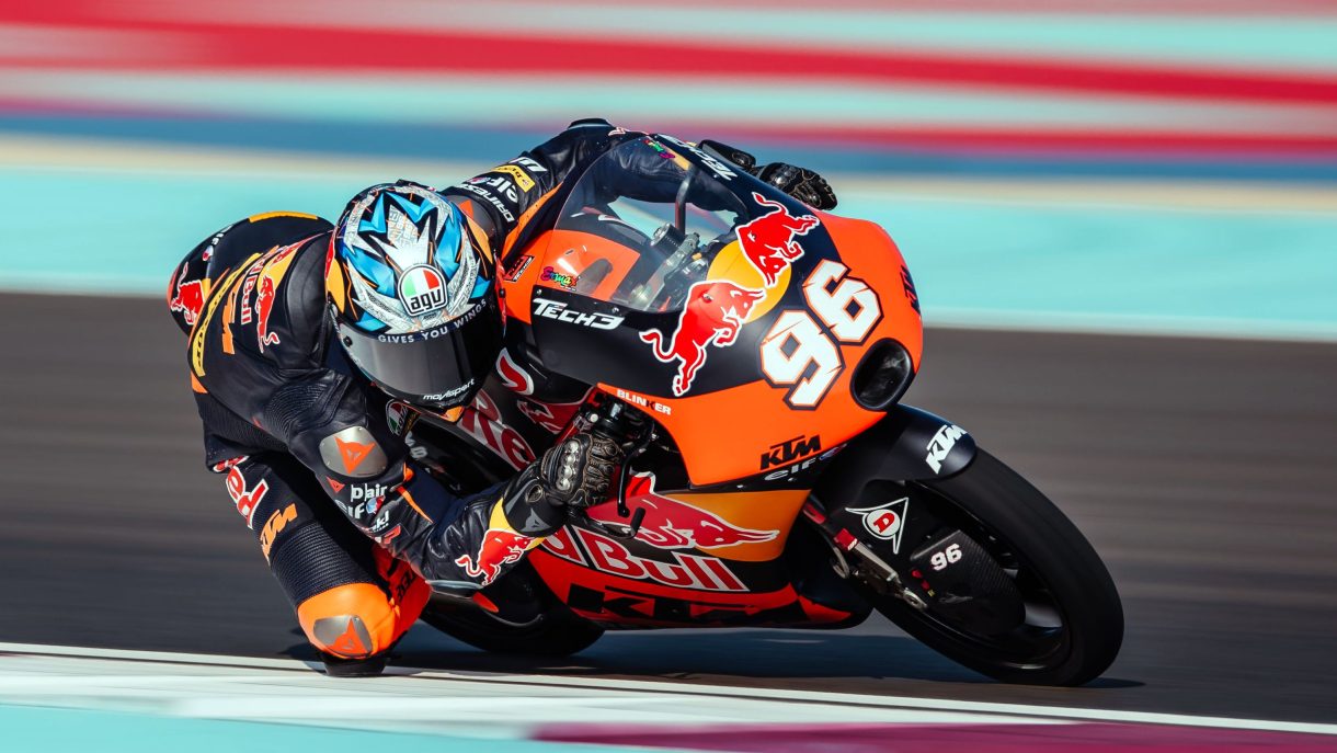 Dani Holgado consigue la pole position del Mundial de Moto3 en Qatar