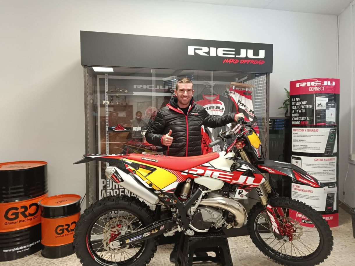 Loïc Larrieu ficha por la marca Rieju para el Mundial Enduro 2024