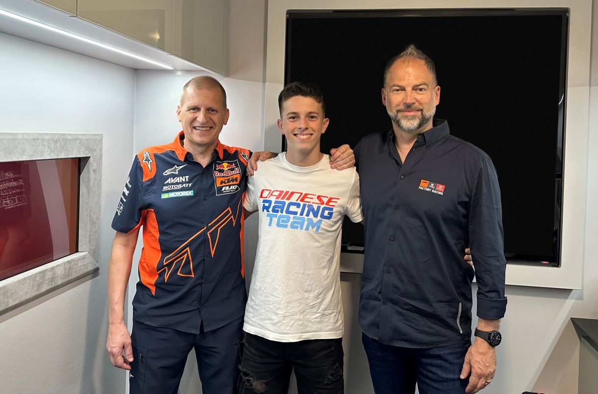 Xabi Zurutuza y Jose Antonio Rueda serán los pilotos Red Bull KTM Ajo Moto3 para 2024