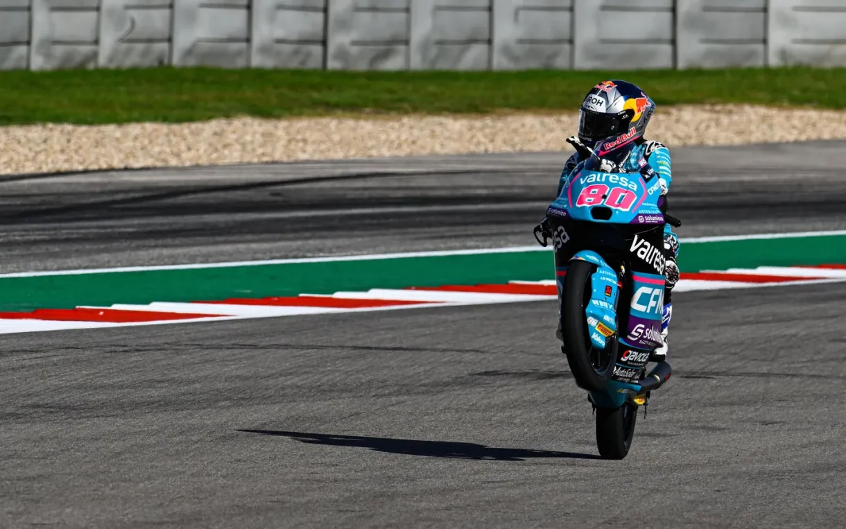 David Alonso gana la carrera del Mundial de Moto3 en Austin, Holgado 2º y Piqueras 3º