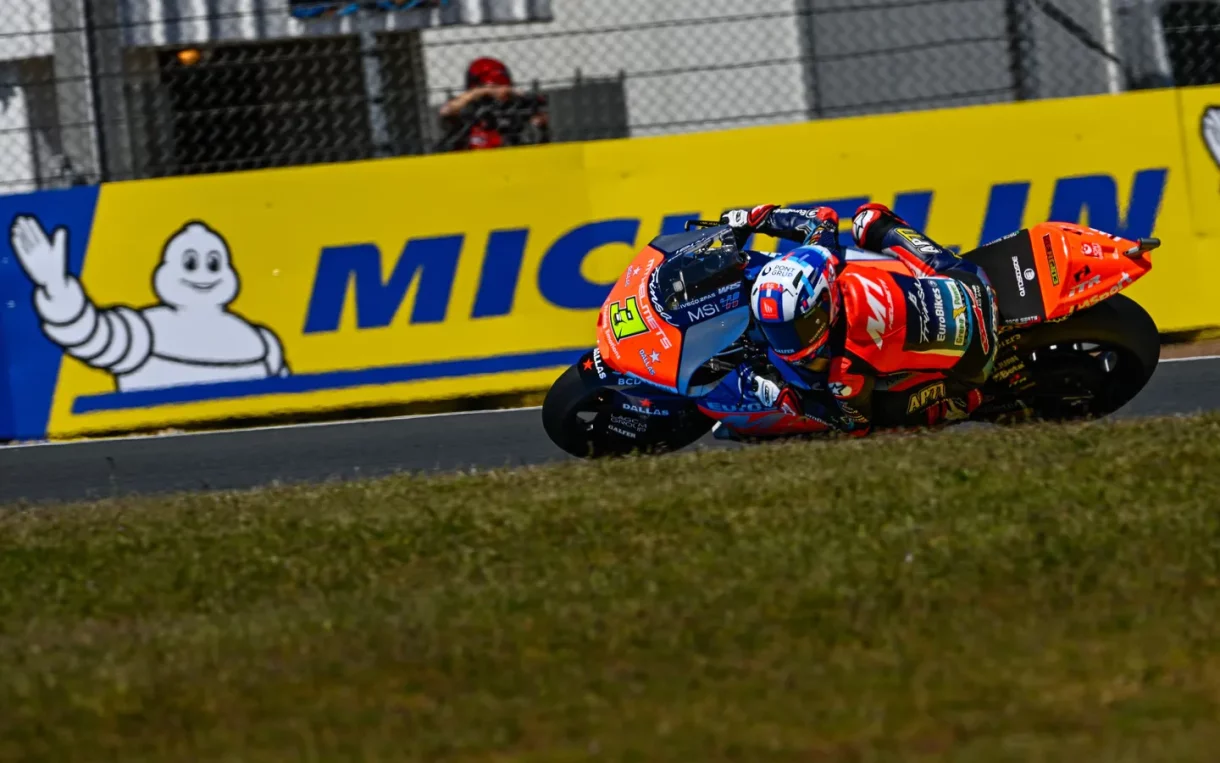 Sergio García triunfa en la carrera del Mundial de Moto2 en Le Mans, Ogura 2º y López 3º