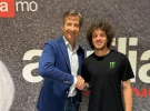 Marco Bezzecchi firma por el equipo Aprilia para MotoGP 2025