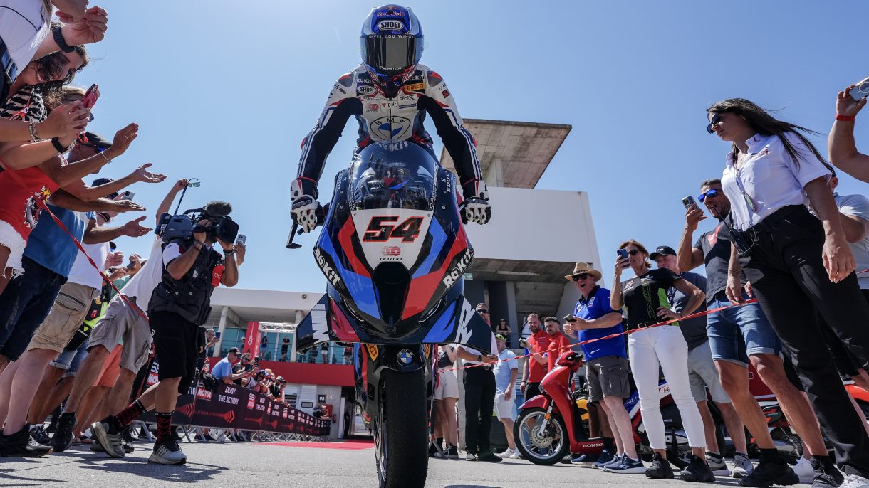 Toprak Razgatlioglu gana la carrera 2 del Mundial de Superbike en Portimao