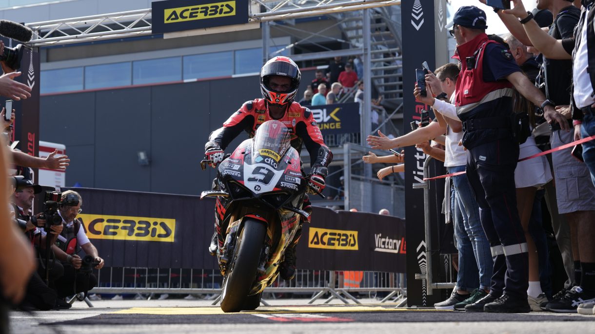 Danilo Petrucci gana la carrera 2 del Mundial de Superbike en Cremona