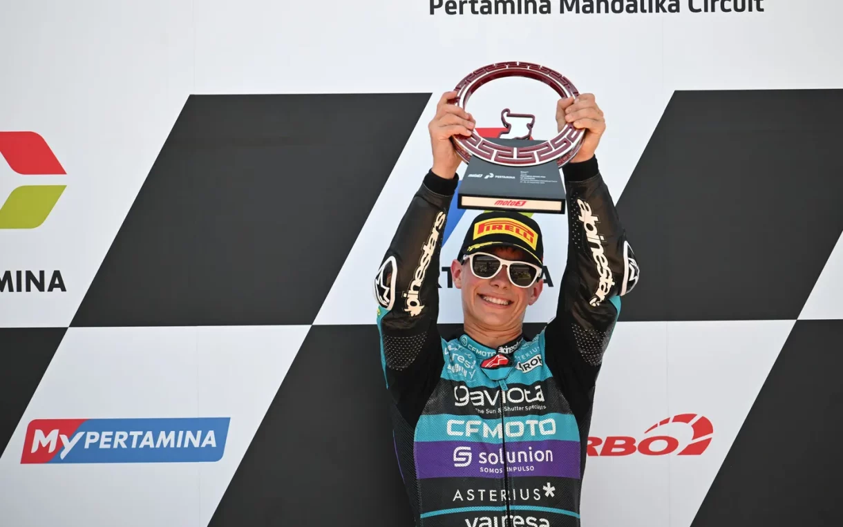 David Alonso gana la carrera del Mundial de Moto3 en Mandalika, Indonesia