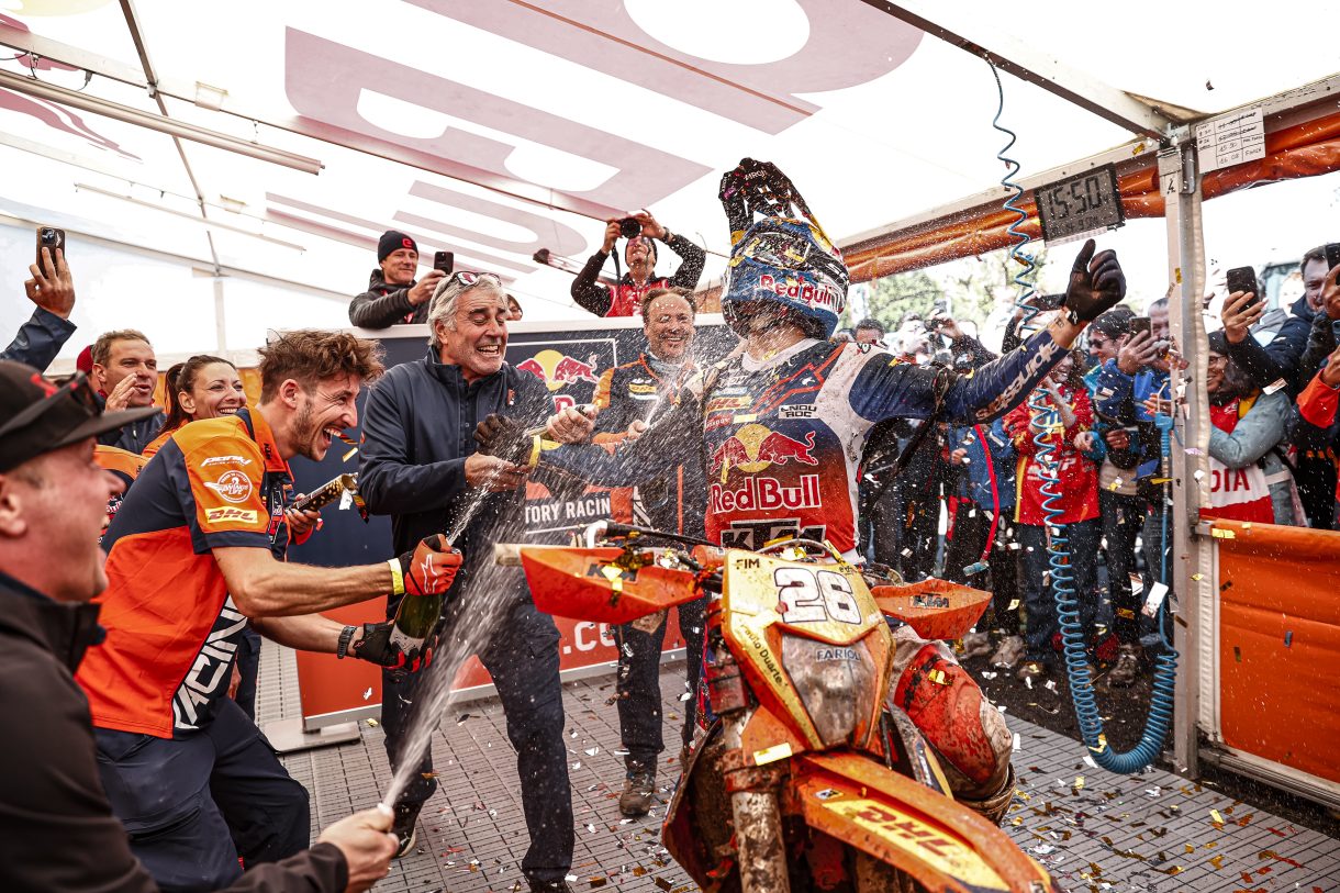 El piloto Josep García se proclama Campeón del Mundo de EnduroGP y E1 en Francia