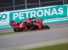 Pecco Bagnaia gana la carrera de MotoGP en Sepang, y el título irá a la última carrera