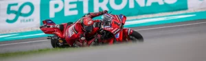 Pecco Bagnaia gana la carrera de MotoGP en Sepang, y el título irá a la última carrera