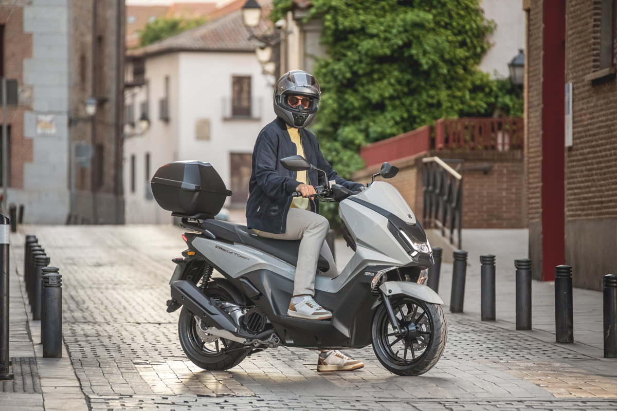 Kymco presenta la nueva rebaja de precio en su Sky Town 125 para 2025