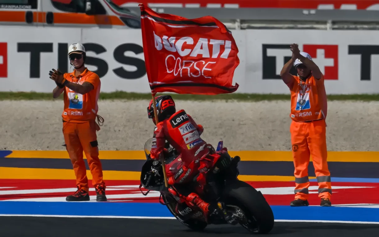 Marc Márquez gana la carrera del Mundial de MotoGP en el Circuito de Misano